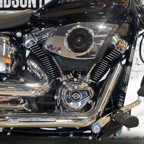 2026 Harley-Davidson® Breakout™ Vivid Black Chrome Trim thumb 1