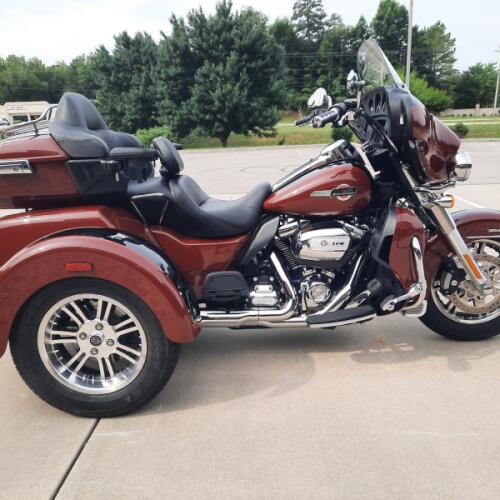 2024 Harley-Davidson® Tri Glide® Ultra Red Rock / Vivid Black thumb 0