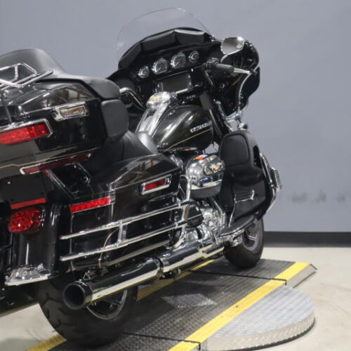 2017 Harley-Davidson® Ultra Limited Black Quartz thumb 0