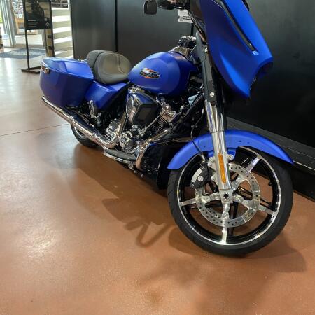 2026 Harley-Davidson® Street Glide® FLHX thumb 2