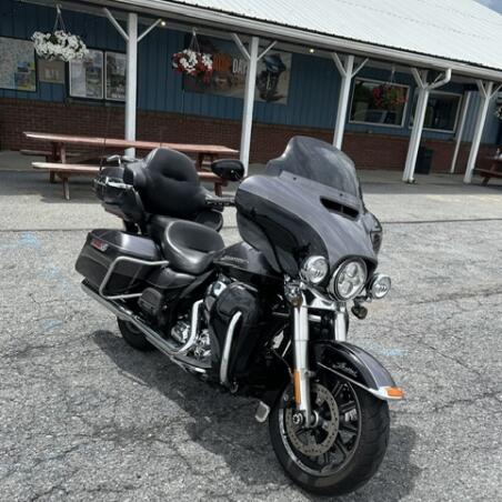 2014 Harley-Davidson® Ultra Limited Charcoal Pearl & Vivid Black thumb 3