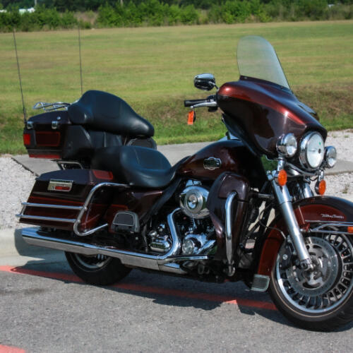2011 Harley-Davidson® FLHTCU Electra Glide® Ultra Classic® thumb 3