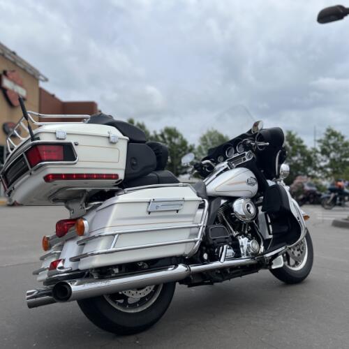2008 Harley-Davidson® FLHTCU Electra Glide® Ultra Classic® WHITE GOLD 673152 thumb 2