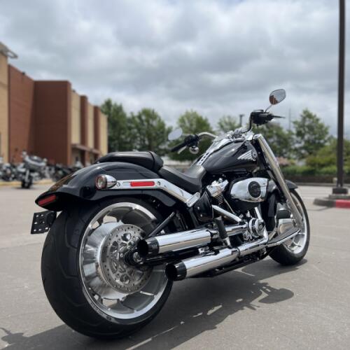 2026 Harley-Davidson® Fat Boy® FLFB Vivid Black Chrome Trim thumb 2