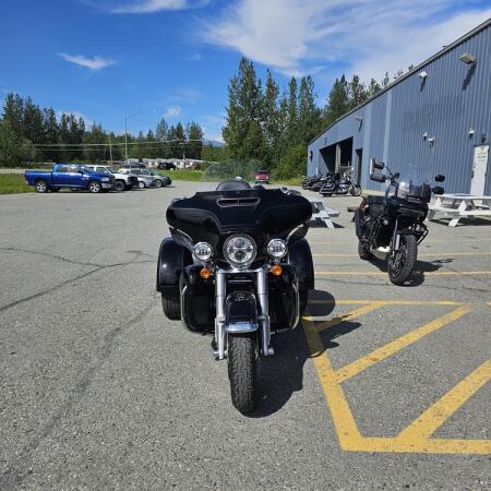 2023 Harley-Davidson® Tri Glide® Ultra  thumb 2