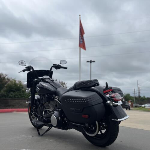 2026 Harley-Davidson® FLHC  Heritage Classic Vivid Black Black  thumb 0