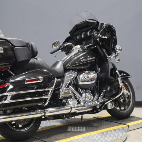 2017 Harley-Davidson® Ultra Limited Black Quartz thumb 1