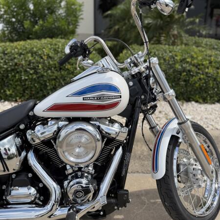 2026 Harley-Davidson® Super Glide® White Onyx Pearl thumb 2