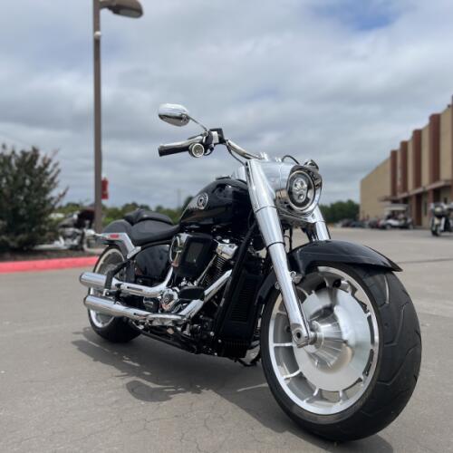 2026 Harley-Davidson® Fat Boy® FLFB Vivid Black Chrome Trim thumb 3