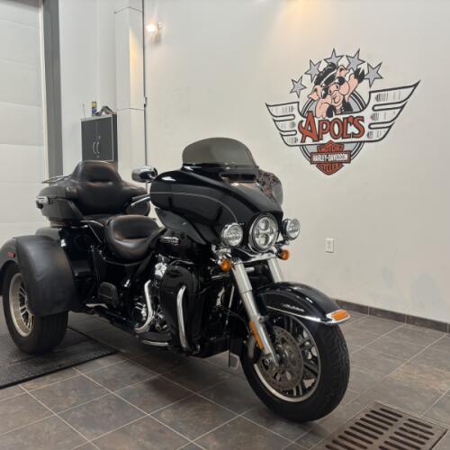 PENDING FLHTCUTG 2015 Tri Glide® Ultra thumb 3