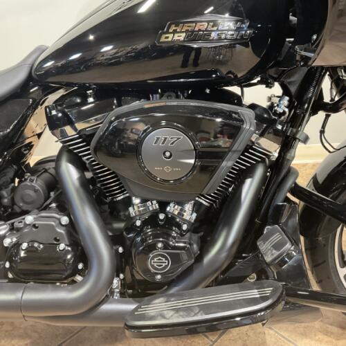 2026 Harley-Davidson® FLTRX Road Glide® Vivid Black thumb 3