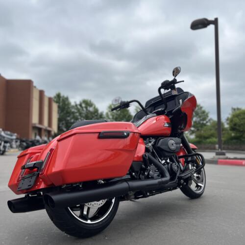 2026 Harley-Davidson® Road Glide® Blood Orange thumb 2