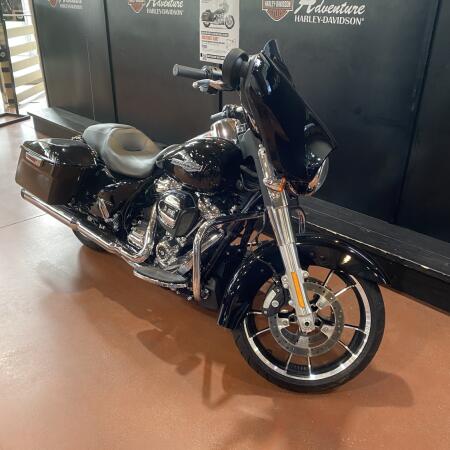 2023 Harley-Davidson® Street Glide® BLACK thumb 3