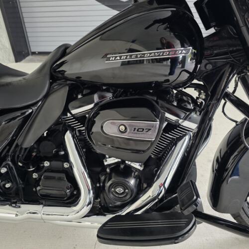 2018 Harley-Davidson® Street Glide® Special Vivid Black with Tour Pak! thumb 0