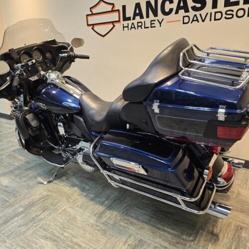 2012 Harley-Davidson® Ultra Classic™ Electra Glide® Big Blue Pearl FLHTCU thumb 0