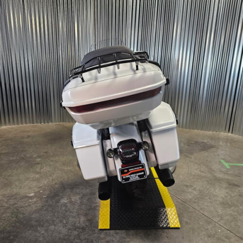2026 Harley-Davidson® Street Glide Limited White Onyx Pearl Black Trim thumb 0
