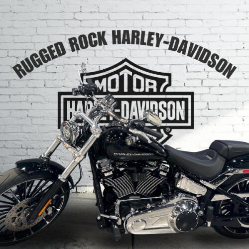 2026 Harley-Davidson® Breakout™ Vivid Black Chrome Trim thumb 3