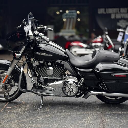 2014 Harley-Davidson® Street Glide® Special Vivid Black thumb 3