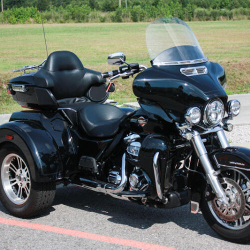 2023 Harley-Davidson® FLHTCUTG Tri Glide® Ultra thumb 3