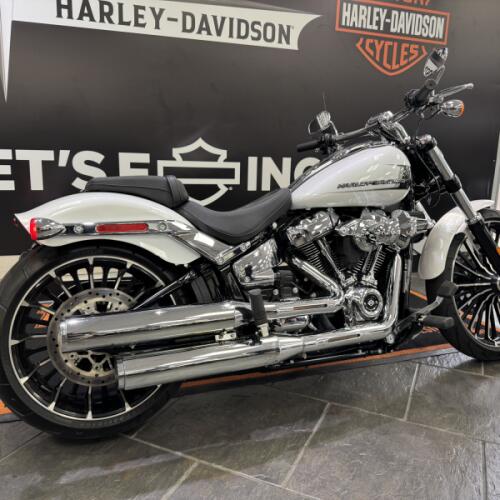2024 Harley-Davidson® Breakout® 117 White Onyx Pearl thumb 1