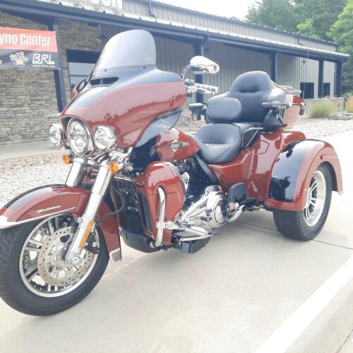 2024 Harley-Davidson® Tri Glide® Ultra Red Rock / Vivid Black thumb 3