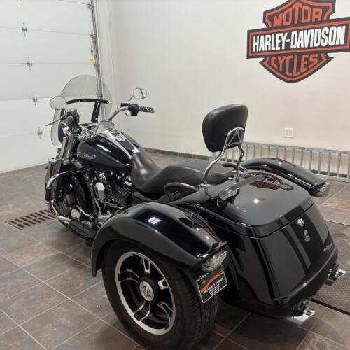 2021 Harley-Davidson® Freewheeler® Vivid Black thumb 1