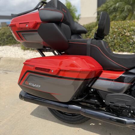 2026 Harley-Davidson® CVO Street Glide Limited Citrus Heat CVO Tri-Tone thumb 0