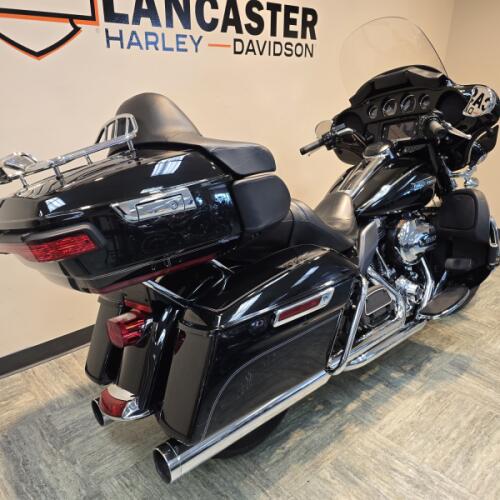 2016 Harley-Davidson® Electra Glide® Ultra Classic® Custom Color Cosmic Blue Pearl FLHTCU thumb 3