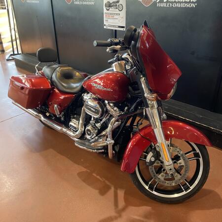 2019 Harley-Davidson® Street Glide® WICKED RED thumb 3