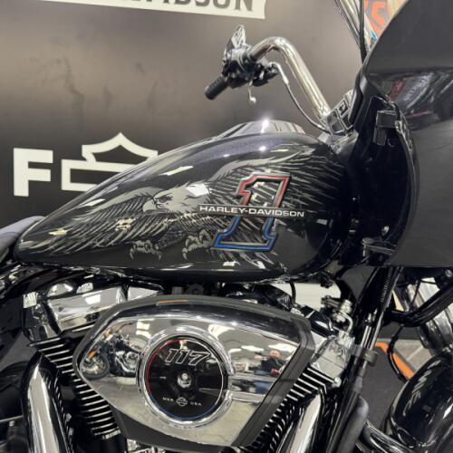 2026 Harley-Davidson® Road Glide® Midnight Ember thumb 2