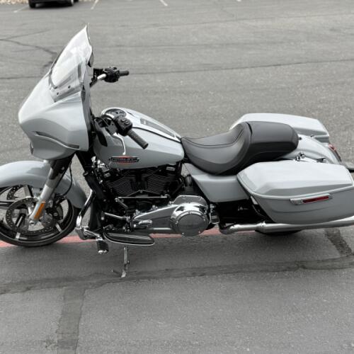 FLHX 2024 Street Glide® thumb 2