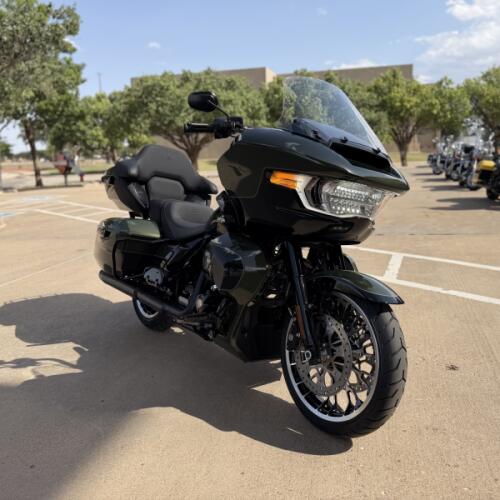 2026 Harley-Davidson® Road Glide Limited Olive Steel Metallic / Vivid Black Black Trim thumb 3