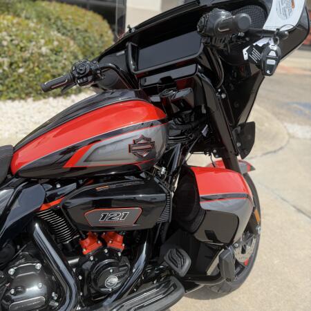 2026 Harley-Davidson® CVO Street Glide Limited Citrus Heat CVO Tri-Tone thumb 3