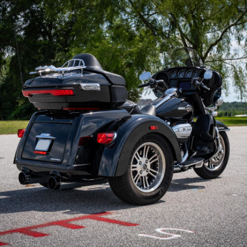 2023 Harley-Davidson Tri Glide Ultra FLHTCUTG thumb 2