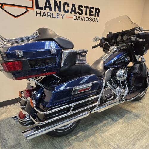 2012 Harley-Davidson® Ultra Classic™ Electra Glide® Big Blue Pearl FLHTCU thumb 3