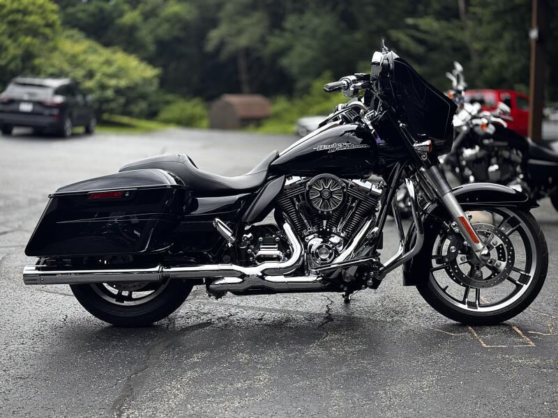 2014 Harley-Davidson® Street Glide® Special Vivid Black