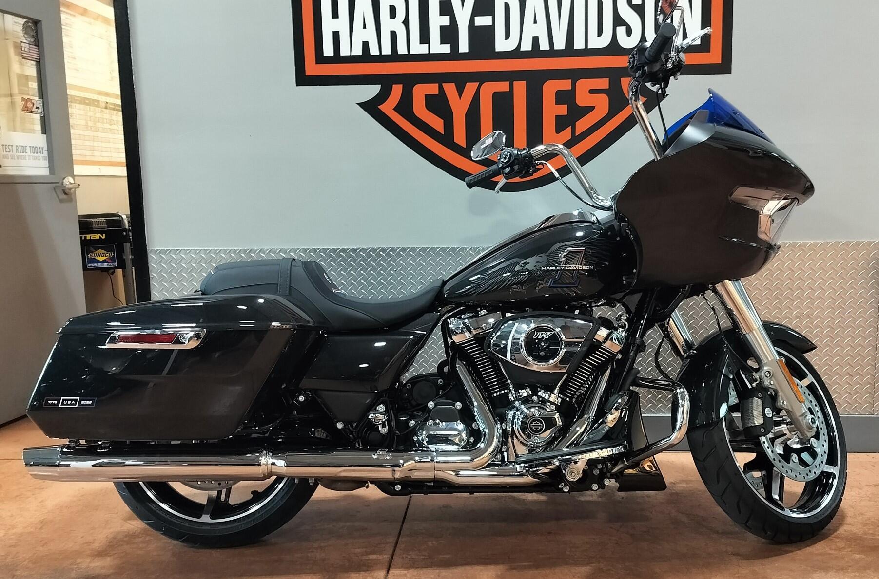 2026 Harley-Davidson® Road Glide® MIDNIGHT EMBER