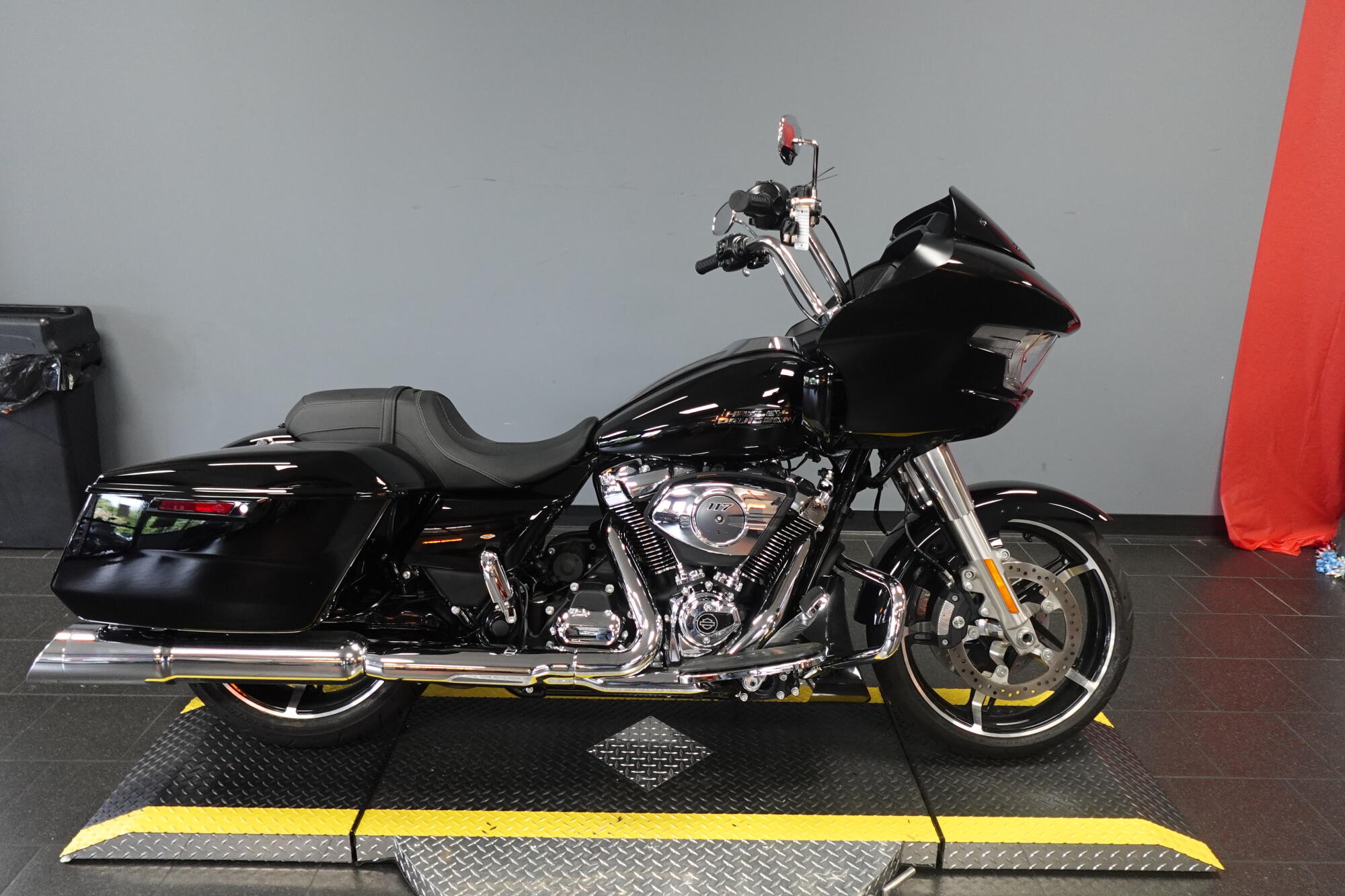 2020 Harley-Davidson® Road Glide® – Vivid Black with Chrome | The