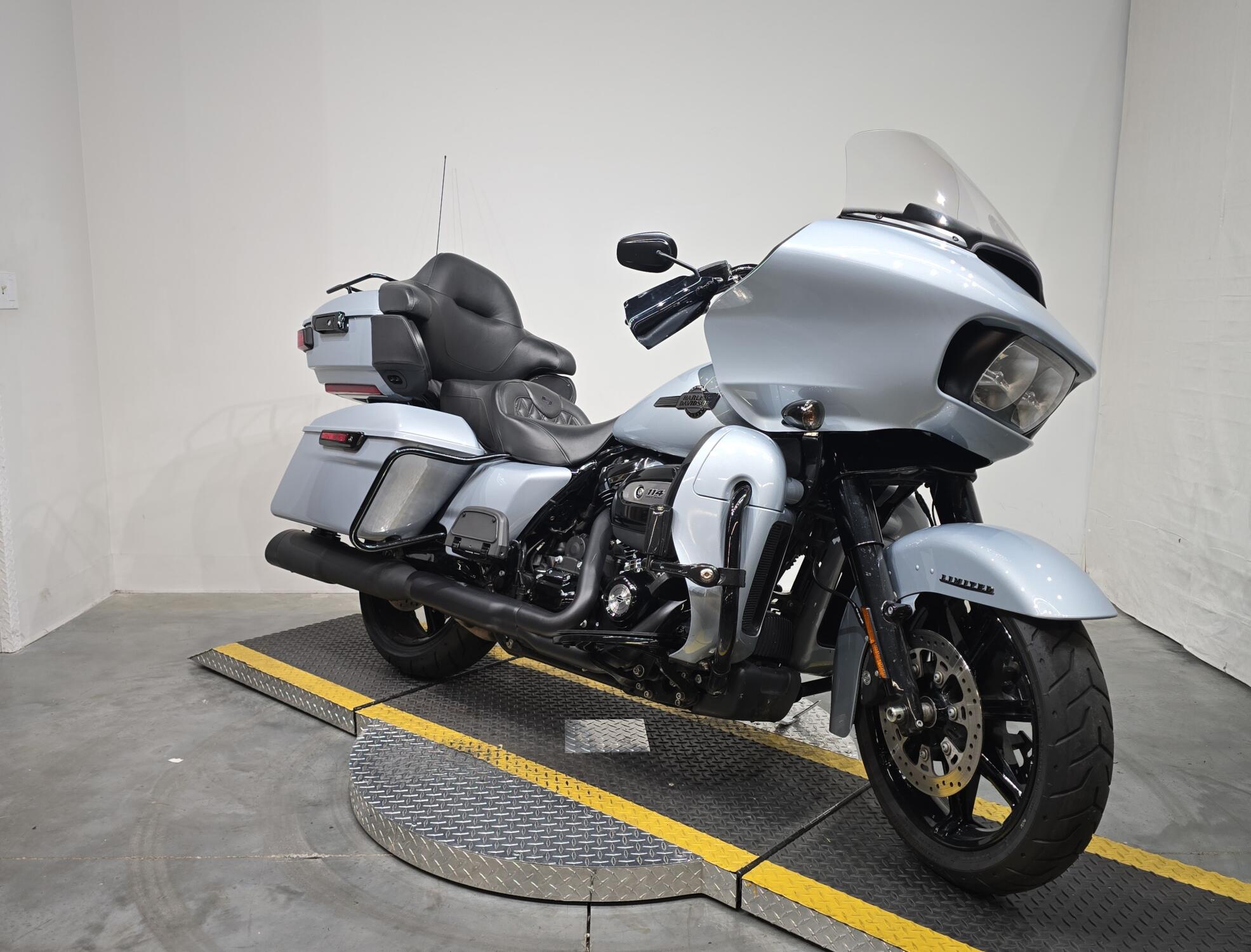 FLTRK 2023 Road Glide® Limited
