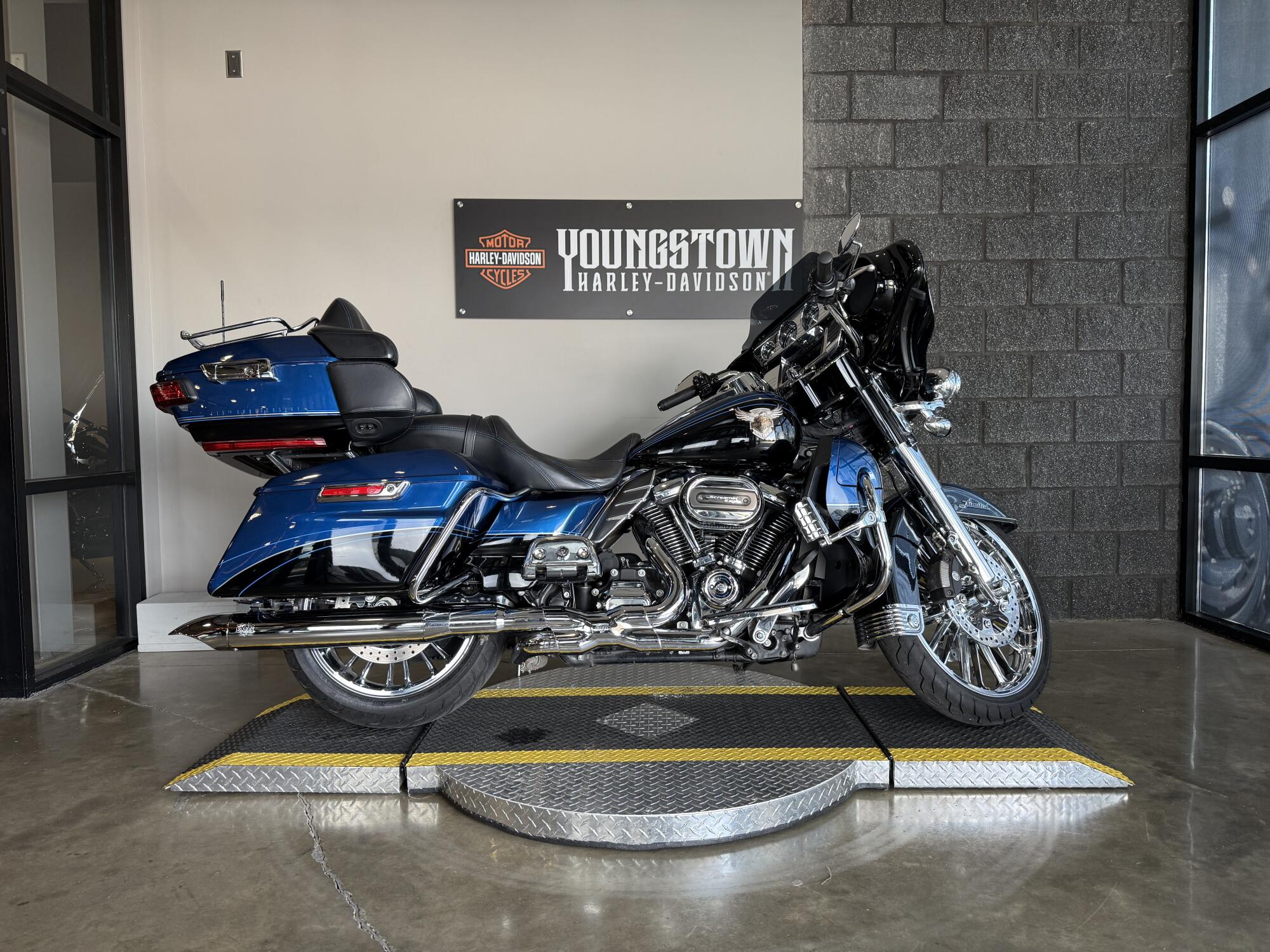 2018 Harley-Davidson® Ultra Limited FLHTK