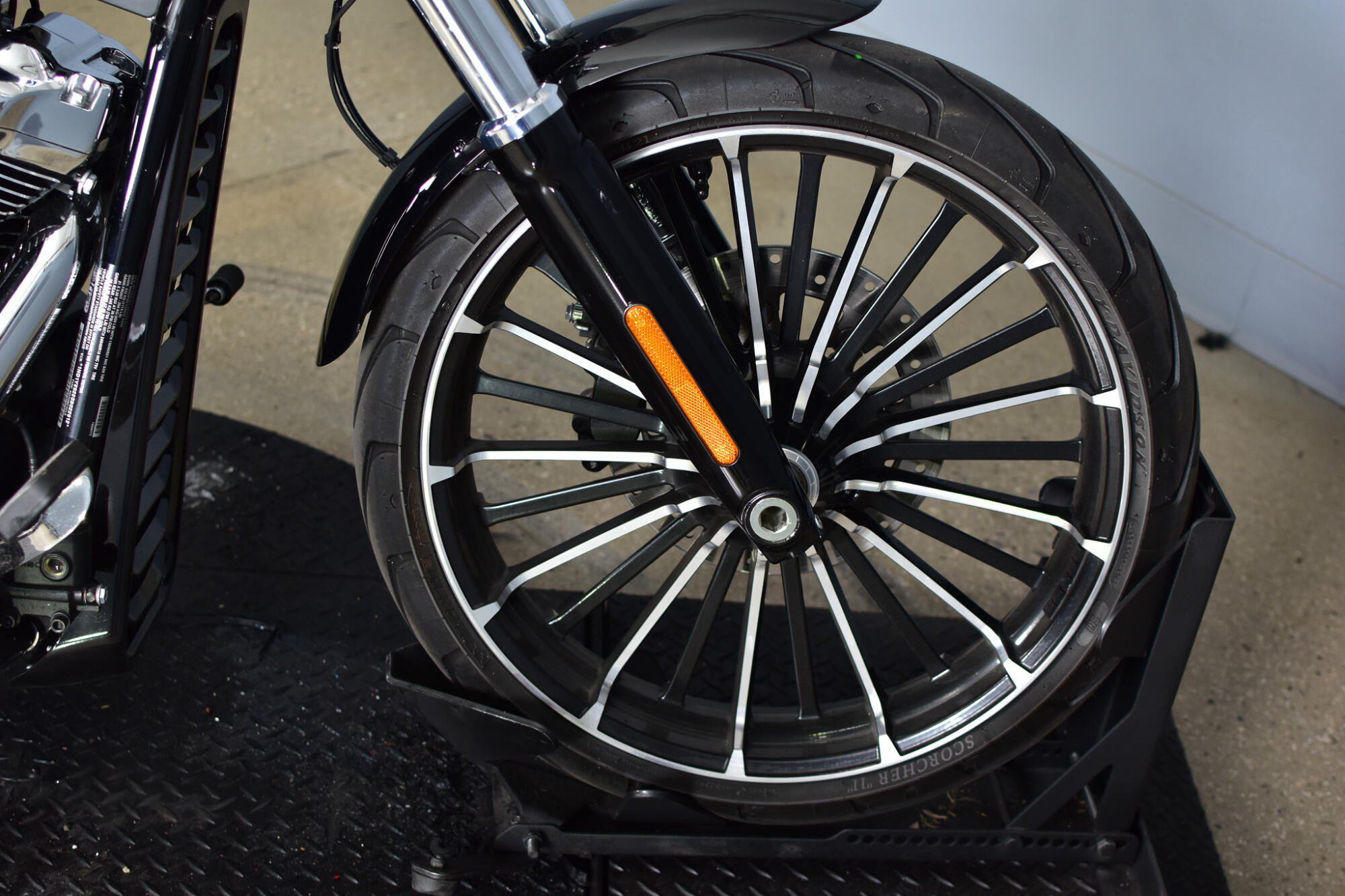 2025 Harley-Davidson® Breakout® Vivid Black, photo 12