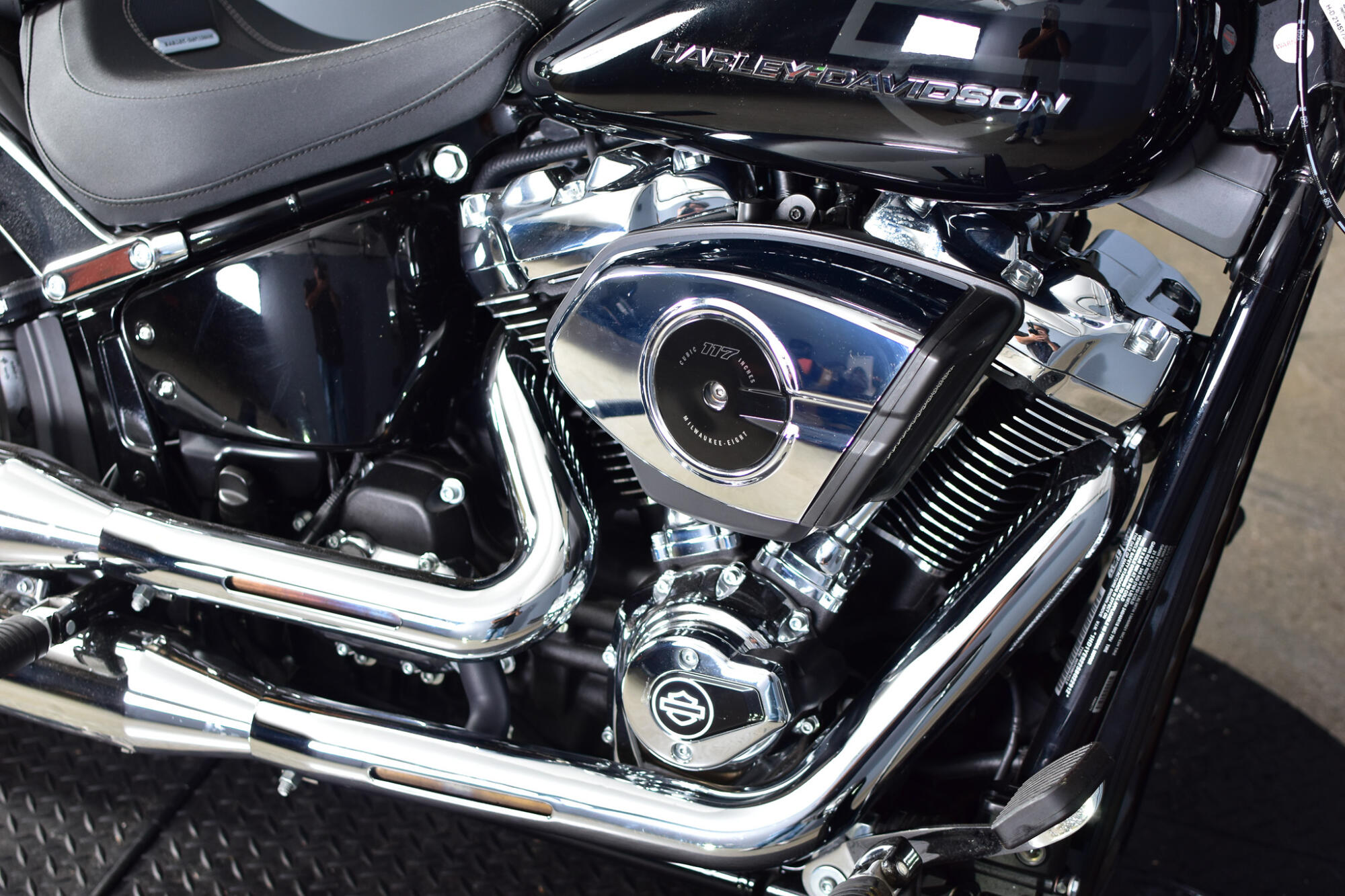 2025 Harley-Davidson® Breakout® Vivid Black, photo 11