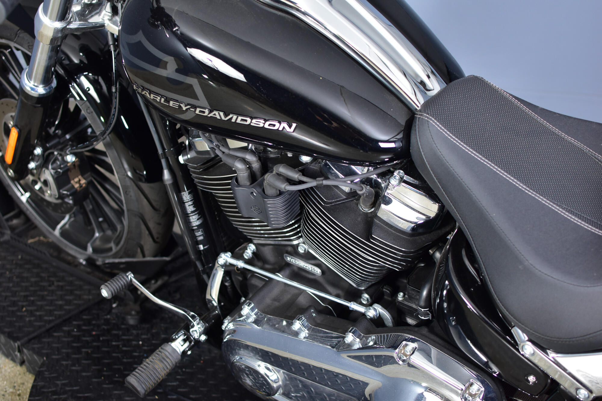 2025 Harley-Davidson® Breakout® Vivid Black, photo 10