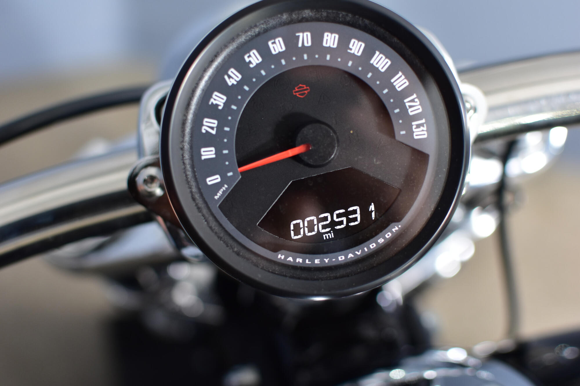2025 Harley-Davidson® Breakout® Vivid Black, photo 9