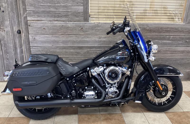 2026 Harley-Davidson® Heritage Classic Midnight Ember w/Laced Wheels