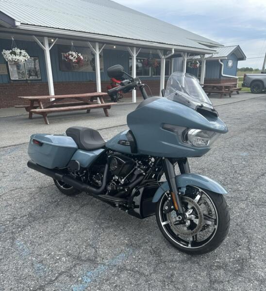 2024 Harley-Davidson® Road Glide® Sharkskin Blue - Black Finish