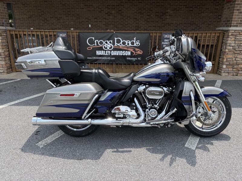 2017 CVO Limited Palladium Silver and Phantom Blue with Wicked Sapphire. 