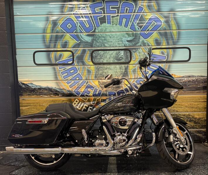 2026 Harley-Davidson® Road Glide® Midnight Ember Chrome Trim