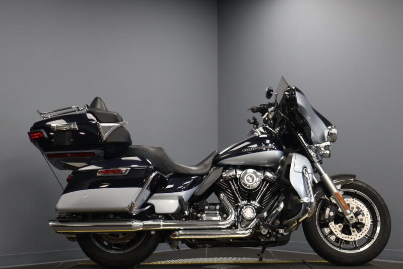 2019 Harley-Davidson® Ultra Limited Midnight Blue/Barracuda Silver