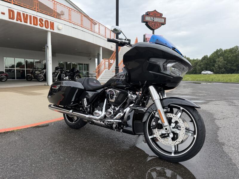 2026 Harley-Davidson® Road Glide® Midnight Ember